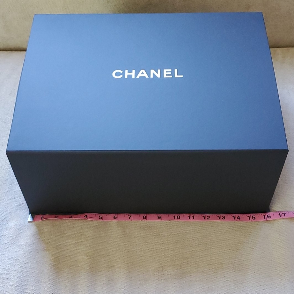 CHANEL MAGNETIC  ONLY 16 x 11 3/4 inches - Picture 2 of 7